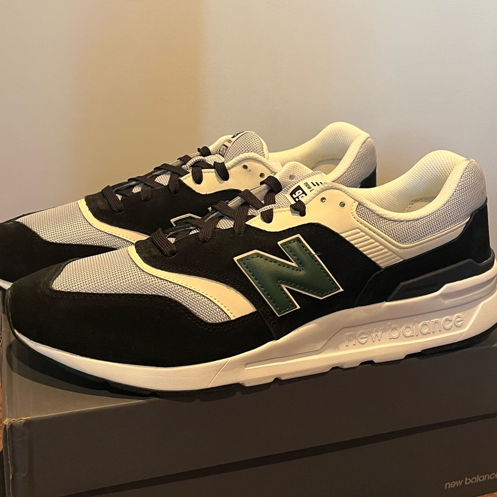 New Balance Men's 997H Black and Green Sneakers